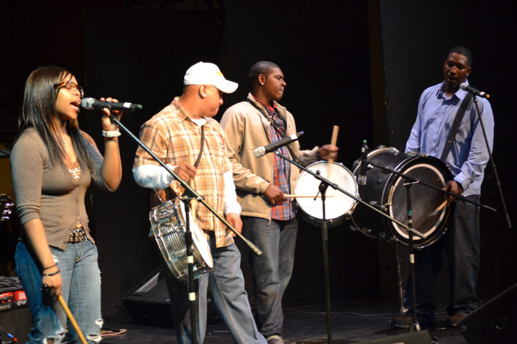 Sharde Sharde Thomas and the Rising Star Fife and Drum Band - Thacker Mountain ...